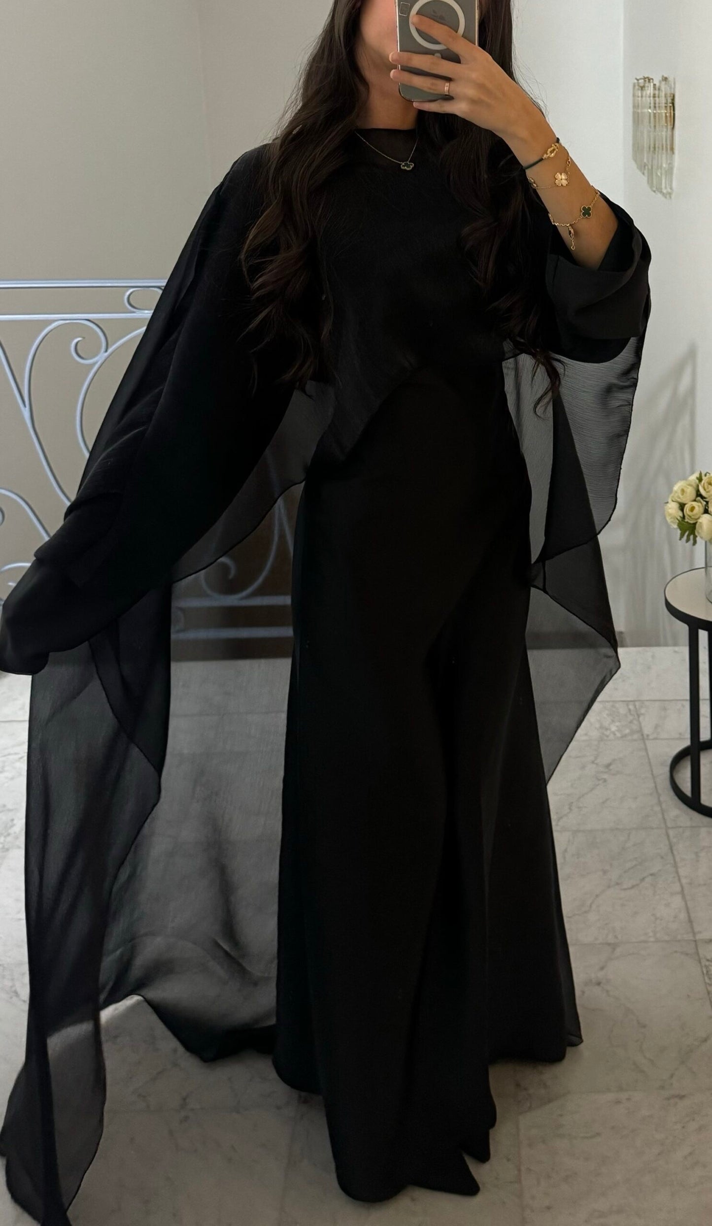 Cape-Kleid Manama