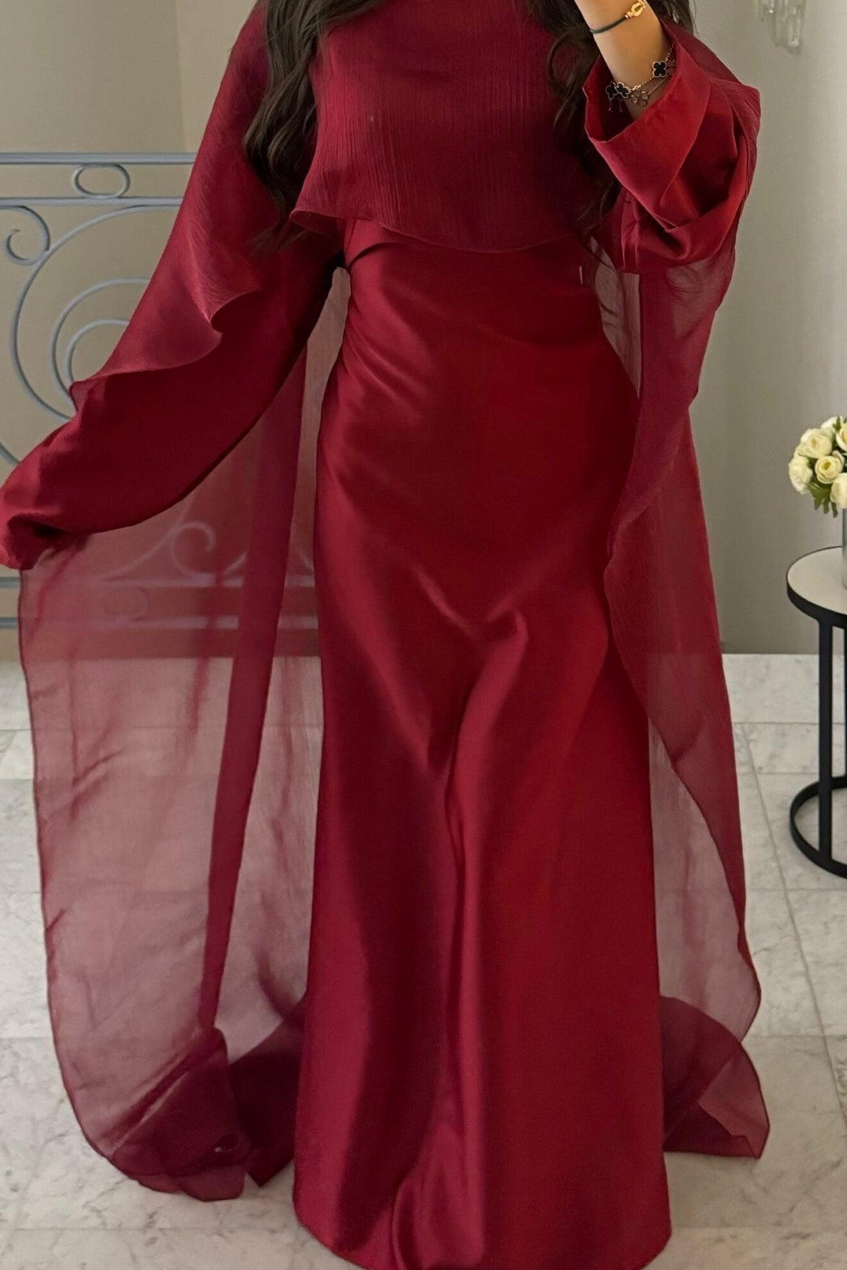 Cape-Kleid Manama