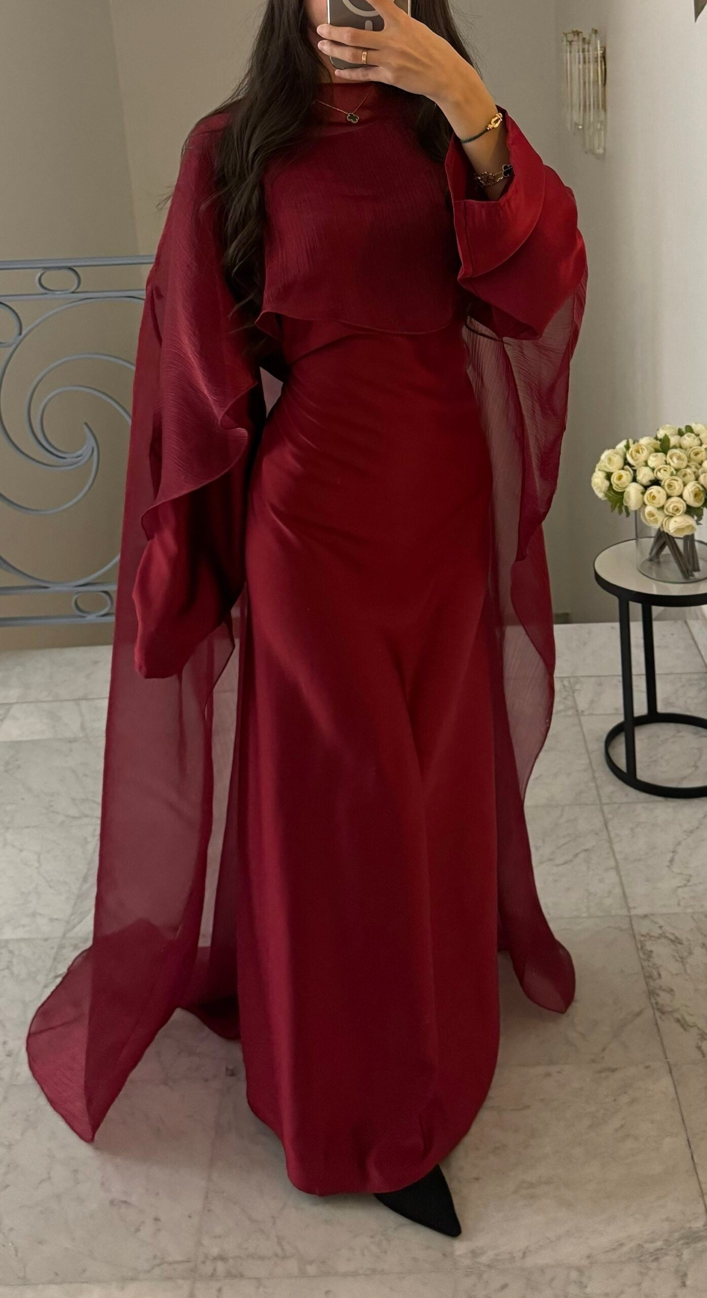 Cape-Kleid Manama